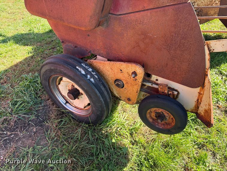 image for item FT6974 New Holland S67 small square baler