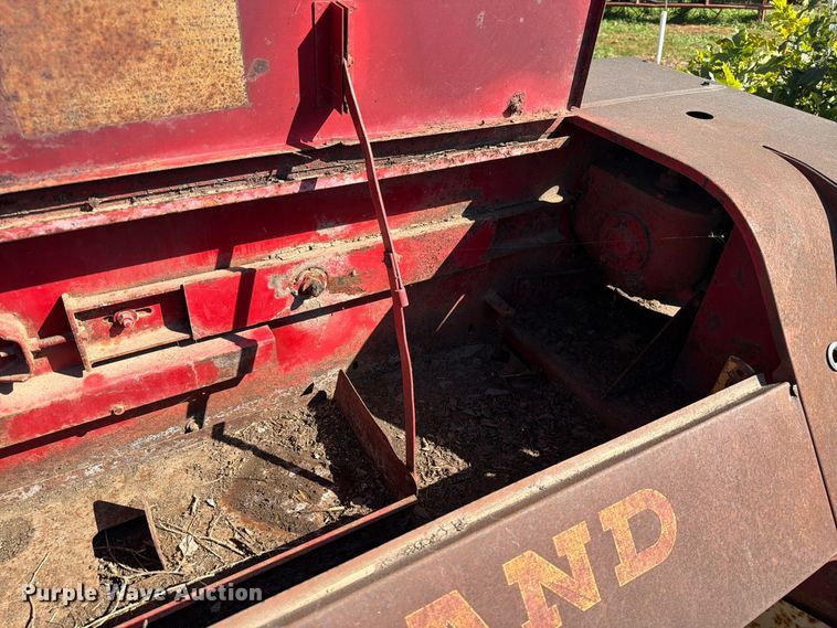 image for item FT6974 New Holland S67 small square baler