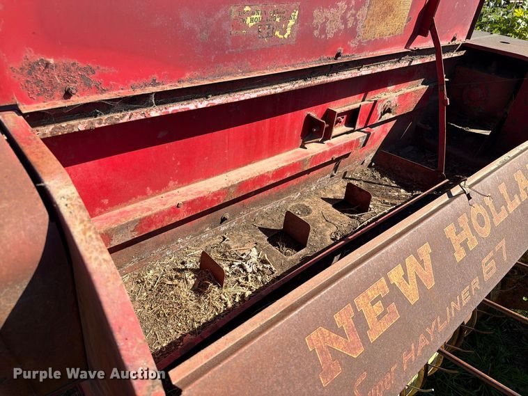 image for item FT6974 New Holland S67 small square baler