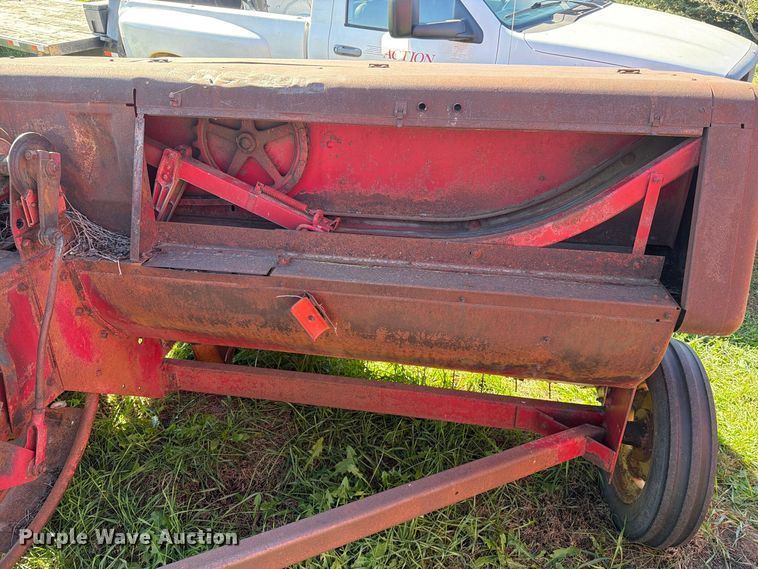 image for item FT6974 New Holland S67 small square baler