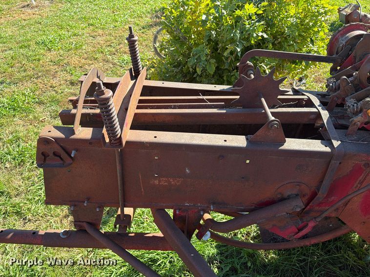 image for item FT6974 New Holland S67 small square baler