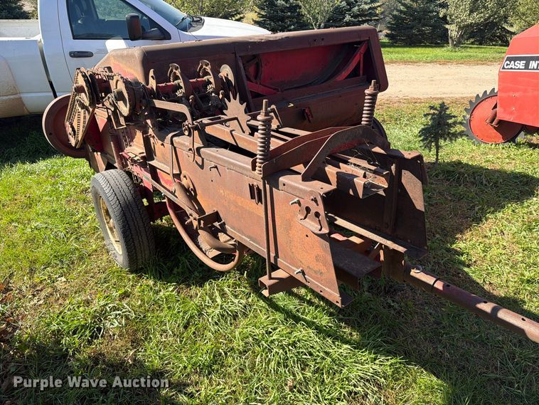 image for item FT6974 New Holland S67 small square baler