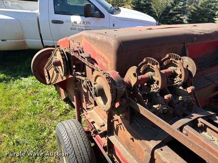 image for item FT6974 New Holland S67 small square baler