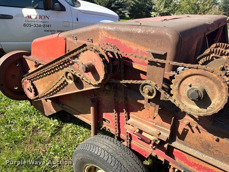 image for item FT6974 New Holland S67 small square baler
