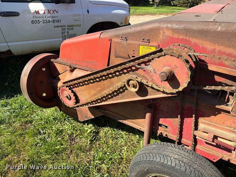 image for item FT6974 New Holland S67 small square baler