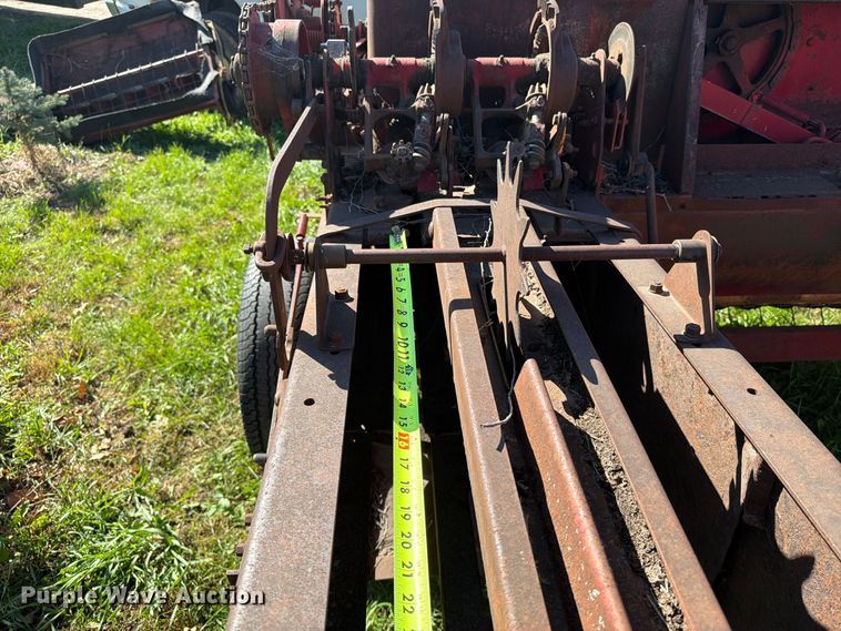 image for item FT6974 New Holland S67 small square baler