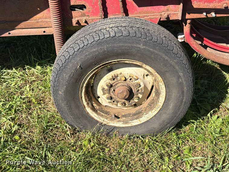 image for item FT6974 New Holland S67 small square baler