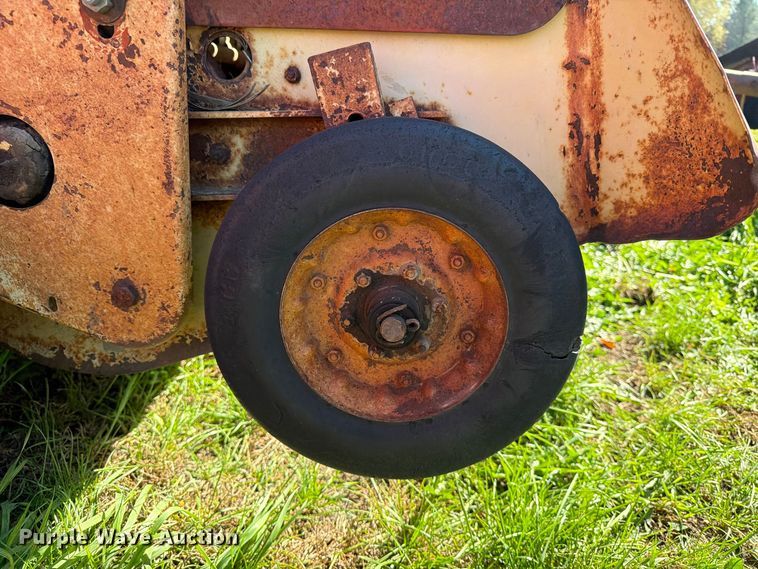 image for item FT6974 New Holland S67 small square baler