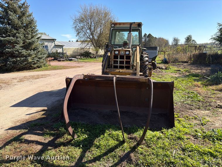 image for item FT6976 1971 Oliver 1755 tractor
