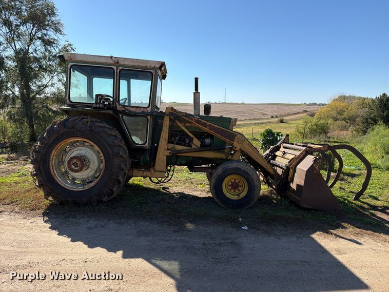 image for item FT6976 1971 Oliver 1755 tractor