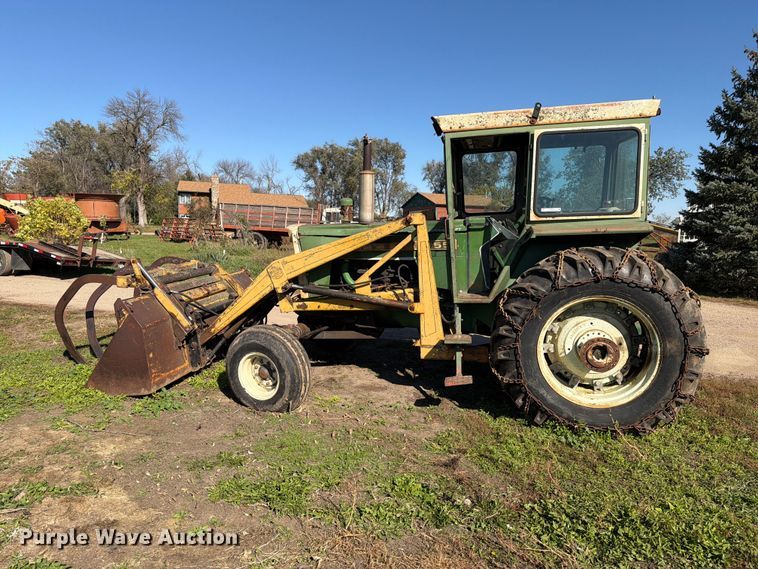 image for item FT6976 1971 Oliver 1755 tractor