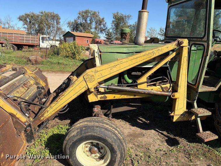 image for item FT6976 1971 Oliver 1755 tractor