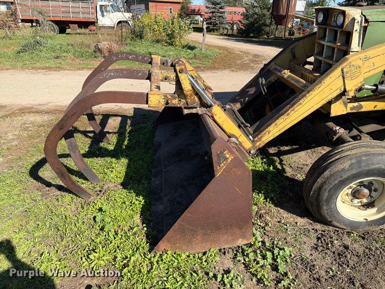 image for item FT6976 1971 Oliver 1755 tractor