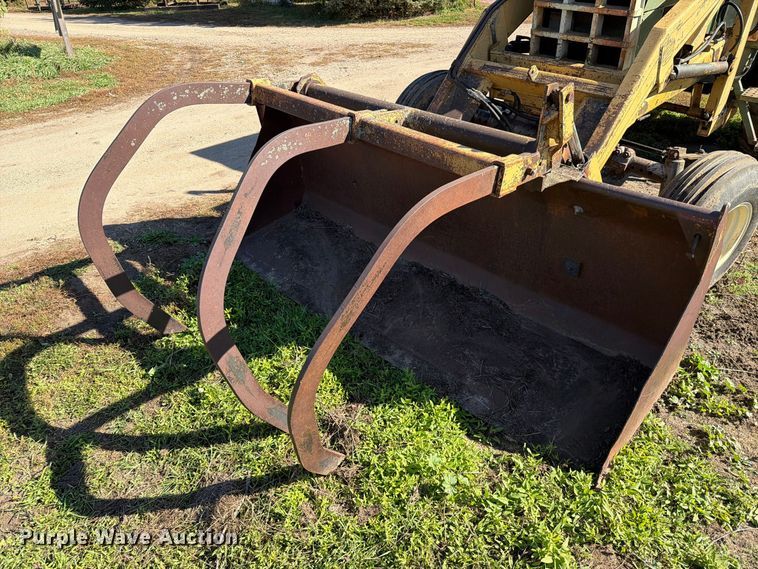 image for item FT6976 1971 Oliver 1755 tractor