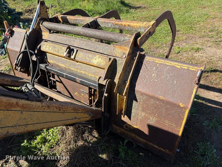 image for item FT6976 1971 Oliver 1755 tractor