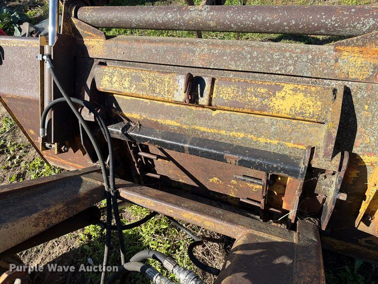 image for item FT6976 1971 Oliver 1755 tractor