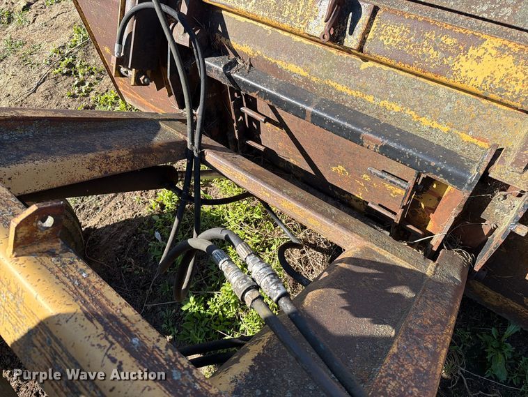 image for item FT6976 1971 Oliver 1755 tractor