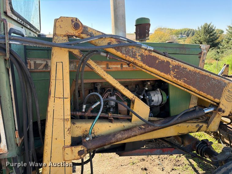 image for item FT6976 1971 Oliver 1755 tractor