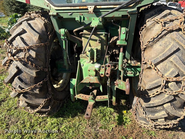 image for item FT6976 1971 Oliver 1755 tractor