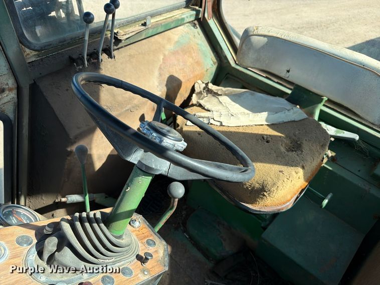 image for item FT6976 1971 Oliver 1755 tractor