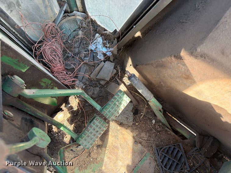 image for item FT6976 1971 Oliver 1755 tractor