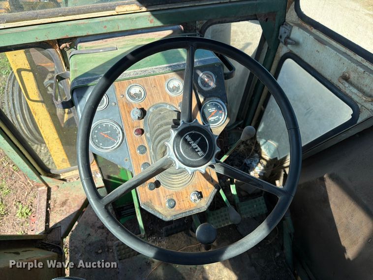 image for item FT6976 1971 Oliver 1755 tractor