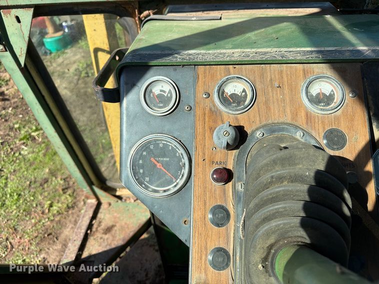 image for item FT6976 1971 Oliver 1755 tractor