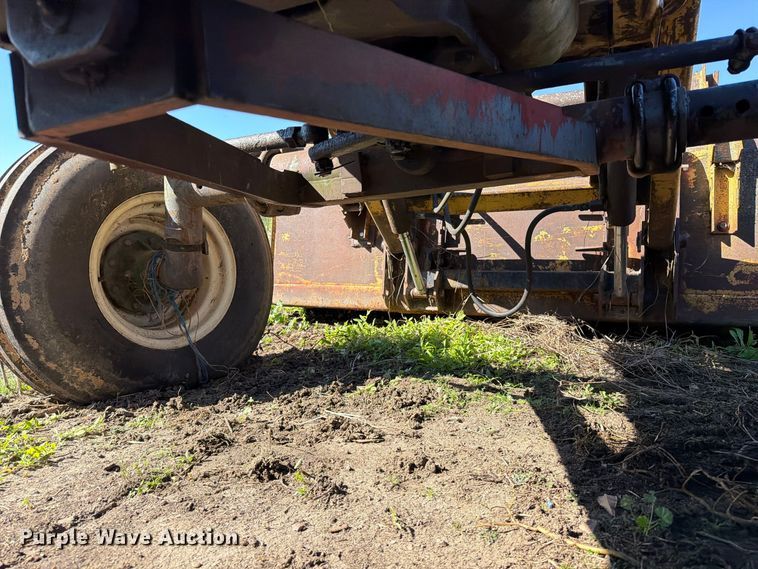 image for item FT6976 1971 Oliver 1755 tractor