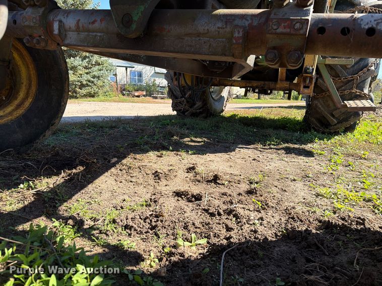 image for item FT6976 1971 Oliver 1755 tractor