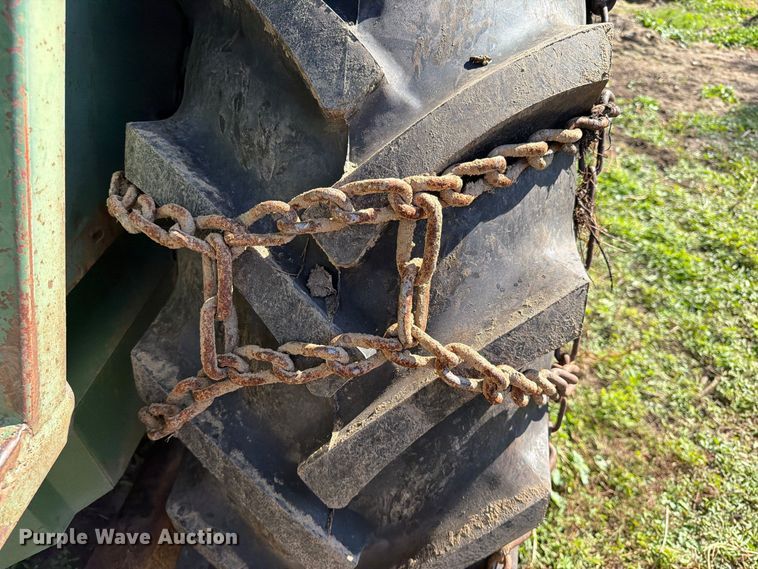 image for item FT6976 1971 Oliver 1755 tractor