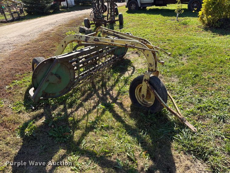 image for item FT6978 John Deere 640 hay rake