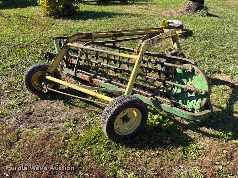 image for item FT6978 John Deere 640 hay rake