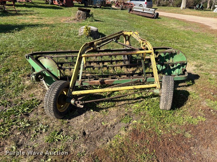 image for item FT6978 John Deere 640 hay rake