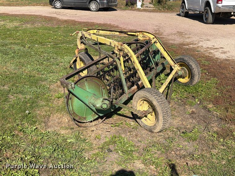image for item FT6978 John Deere 640 hay rake
