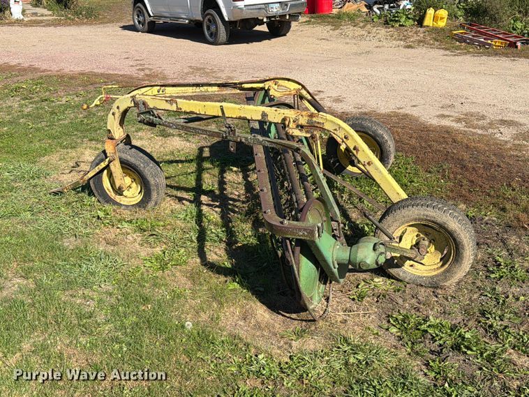 image for item FT6978 John Deere 640 hay rake