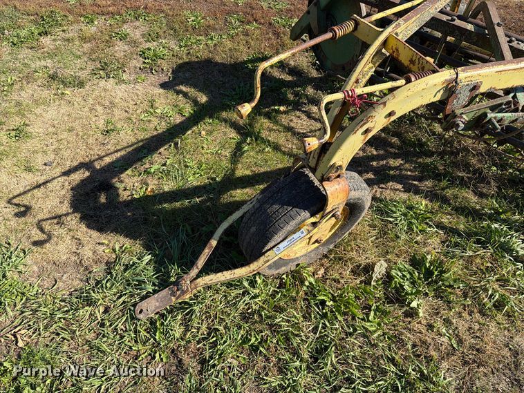 image for item FT6978 John Deere 640 hay rake