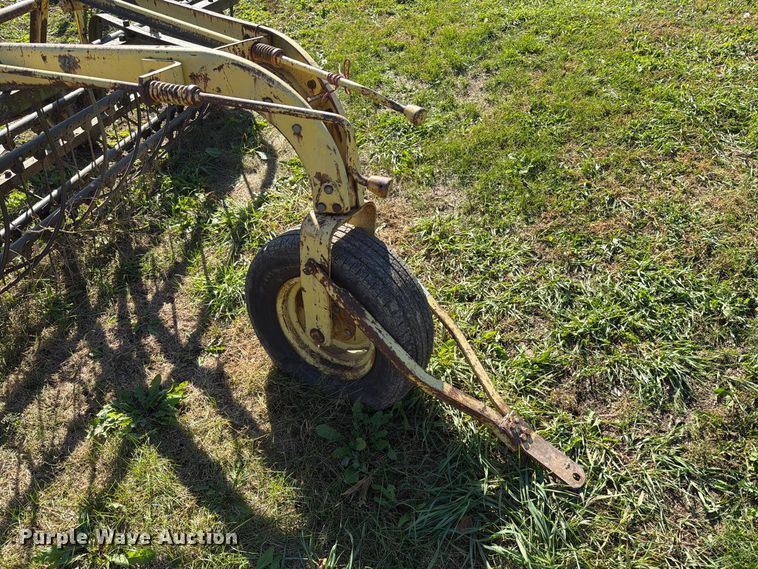 image for item FT6978 John Deere 640 hay rake