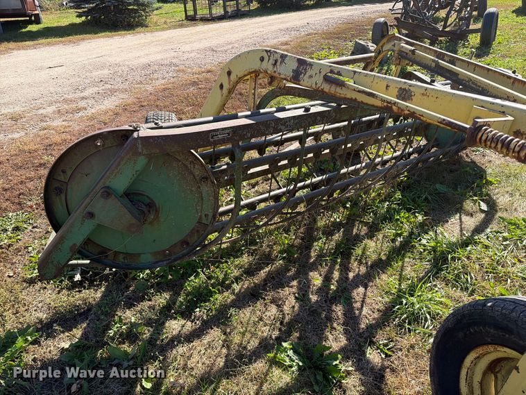 image for item FT6978 John Deere 640 hay rake