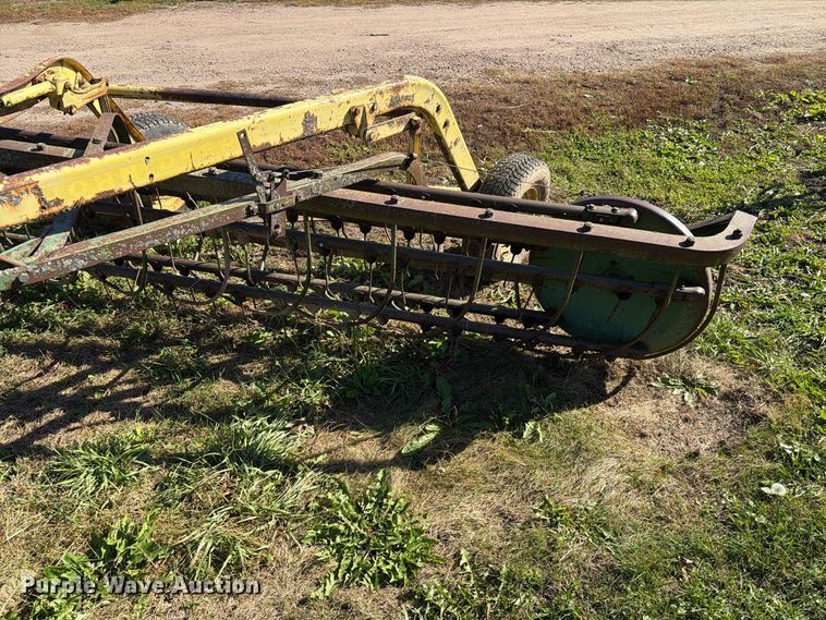 image for item FT6978 John Deere 640 hay rake