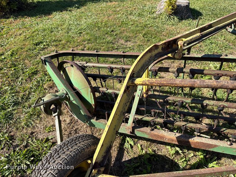 image for item FT6978 John Deere 640 hay rake