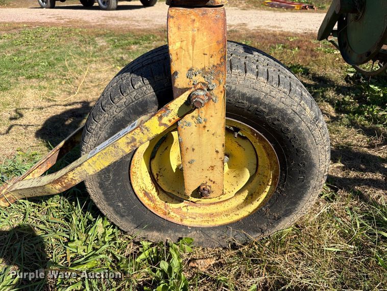 image for item FT6978 John Deere 640 hay rake