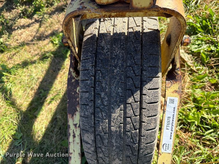 image for item FT6978 John Deere 640 hay rake