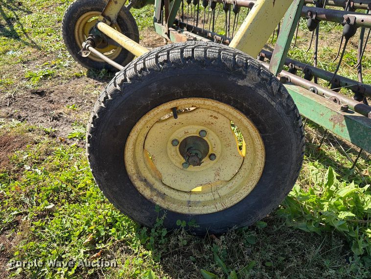 image for item FT6978 John Deere 640 hay rake