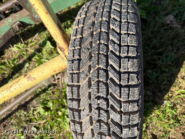 image for item FT6978 John Deere 640 hay rake