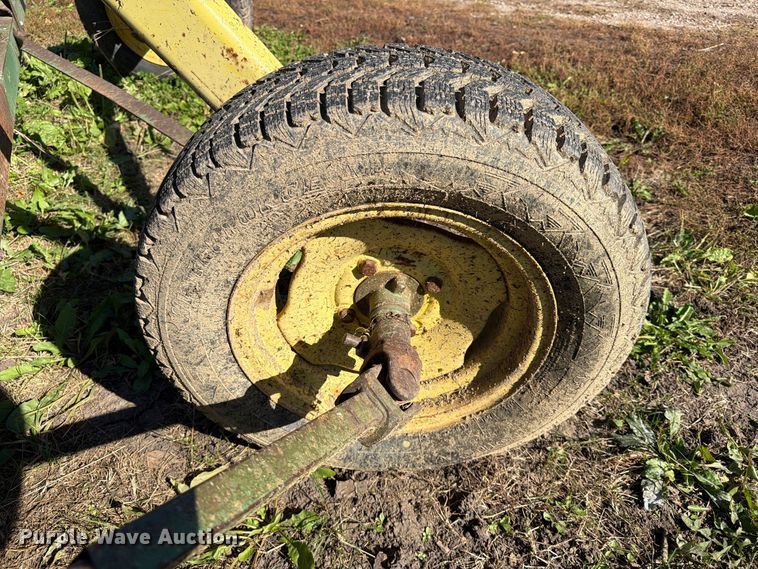 image for item FT6978 John Deere 640 hay rake