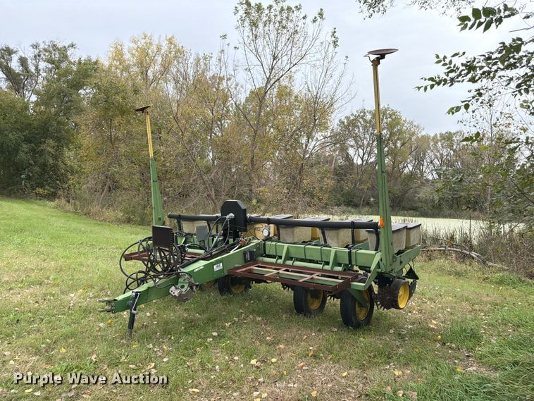 image for item FU0592 John Deere P7000 planter