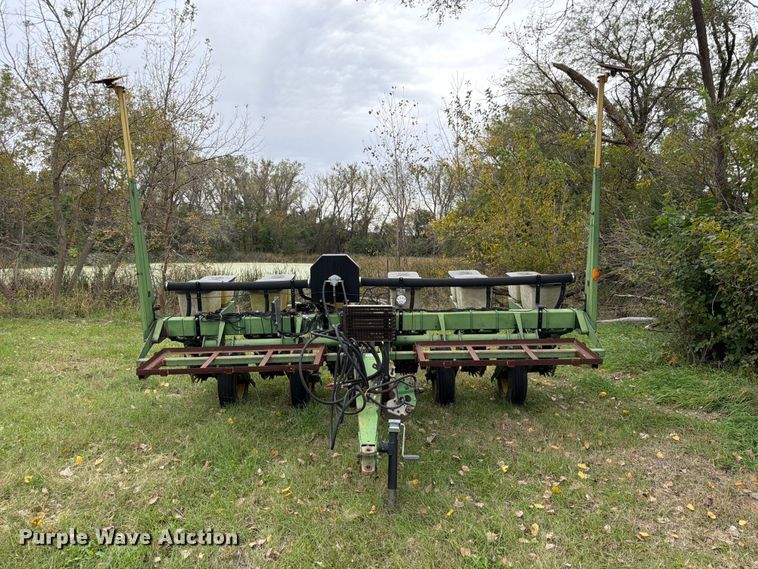 image for item FU0592 John Deere P7000 planter