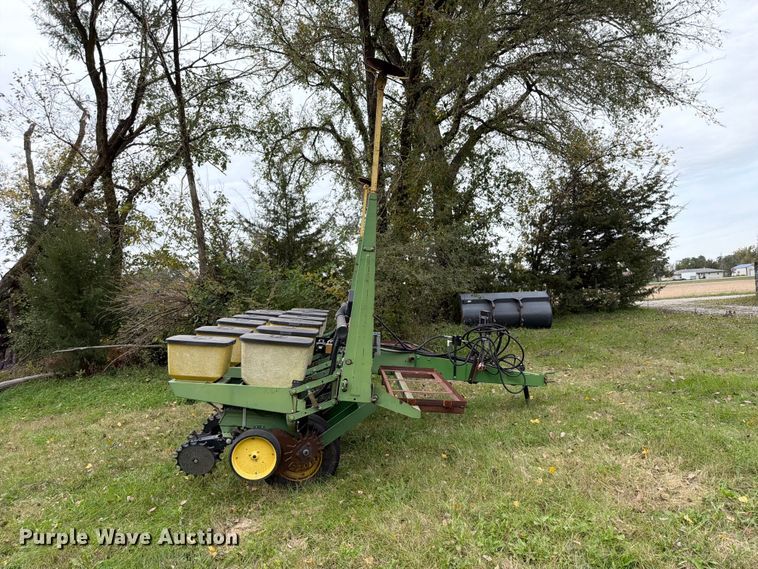 image for item FU0592 John Deere P7000 planter