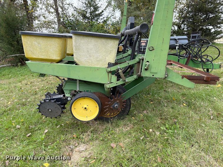 image for item FU0592 John Deere P7000 planter