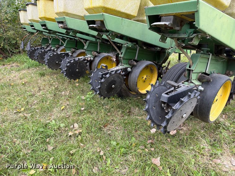 image for item FU0592 John Deere P7000 planter